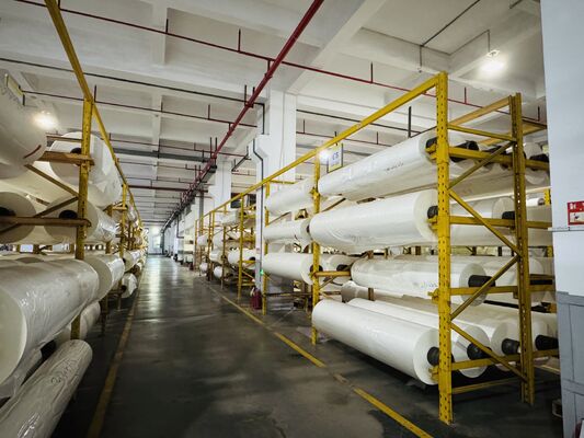 पीईटी थर्मल लैमिनेशन फिल्म 6000 मीटर तक की वैरिएबल लंबाई के साथ अनुकूलन योग्य पेपर कोर और ईवीए गोंद परत