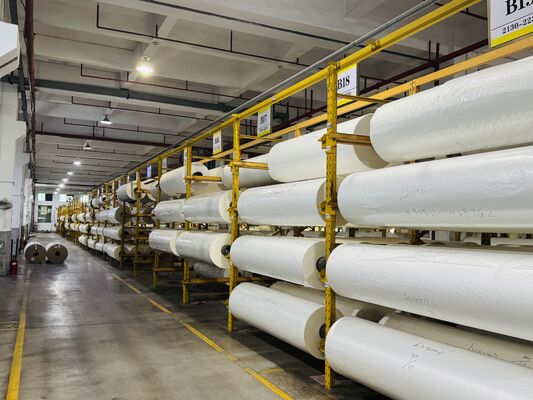 पीईटी थर्मल लैमिनेशन फिल्म 130°C तक तापमान प्रतिरोध के साथ 3 इंच या कस्टम पेपर कोर और 0-6000 मीटर की लंबाई