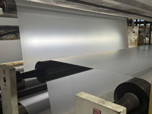 चमकदार पीईटी थर्मल लेमिनेशन फिल्म जिसमें टिकाऊ पैकेजिंग के लिए अनुकूलन योग्य पेपर कोर और तापमान प्रतिरोध 130 डिग्री सेल्सियस तक