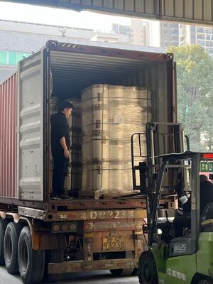 1 इंच या 3 इंच कोर बुक लैमिनेटिंग फिल्म 400 मीटर/मिनट तक लैमिनेटिंग गति और 11-250 माइक्रोन मोटाई के साथ पुस्तक सुरक्षा के लिए