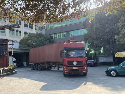 पीईटी थर्मल लेमिनेशन फिल्म, गर्मी-सक्रिय चिपकने वाला और नरम कठोरता के साथ 2200 मिमी तक की चौड़ाई के अनुप्रयोगों के लिए