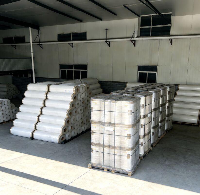 पुनर्नवीनीकरण योग्य और पर्यावरण के अनुकूल नरम कठोरता चमकदार लैमिनेशन फिल्म लंबे समय तक चमक के लिए 17-45 माइक्रोन मोटाई के साथ