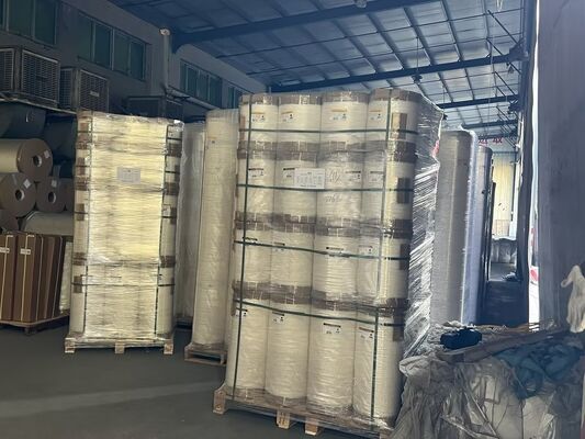 लंबे समय तक चलने वाली सुरक्षा के लिए 3 इंच के पेपर कोर के साथ नरम कठोरता पुस्तक लैमिनेटिंग फिल्म