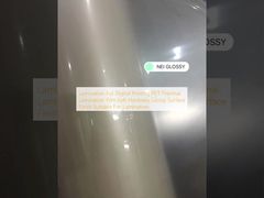 डिजिटल प्रिंटिंग के लिए लेमिनेशन पीईटी थर्मल लेमिनेशन फिल्म सॉफ्ट हार्डनेस चमकदार सतह फिनिश लेमिनेशन के लिए उपयुक्त